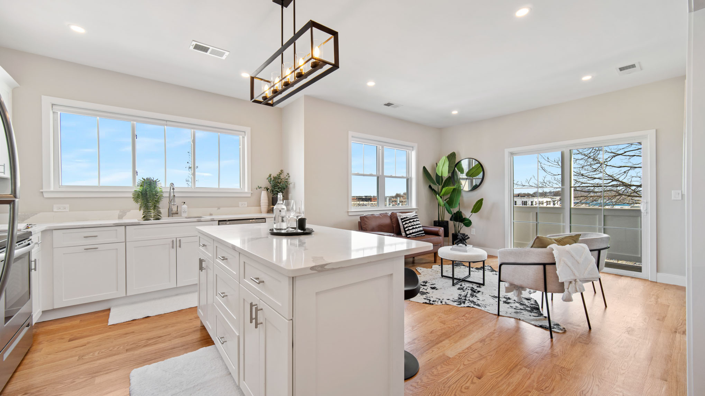 Why Choose an Independent Brokerage? The Smart Advantage for Today’s Buyers, Sellers & Investors